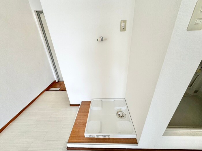 物件内観写真12　(洗濯機置場)