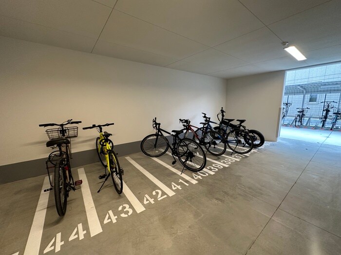 物件外観写真5　(駐輪場)