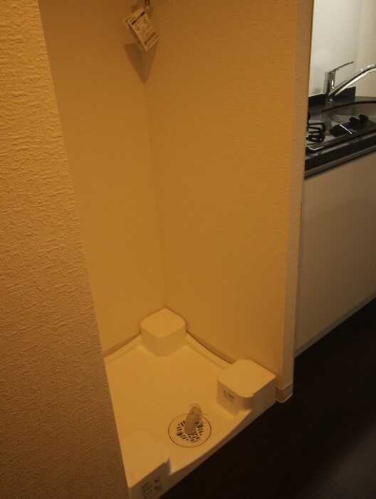 物件内観写真14　(洗濯機置場)