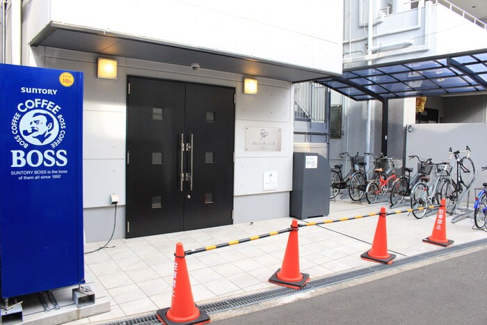 物件外観写真2　(エントランス部分)