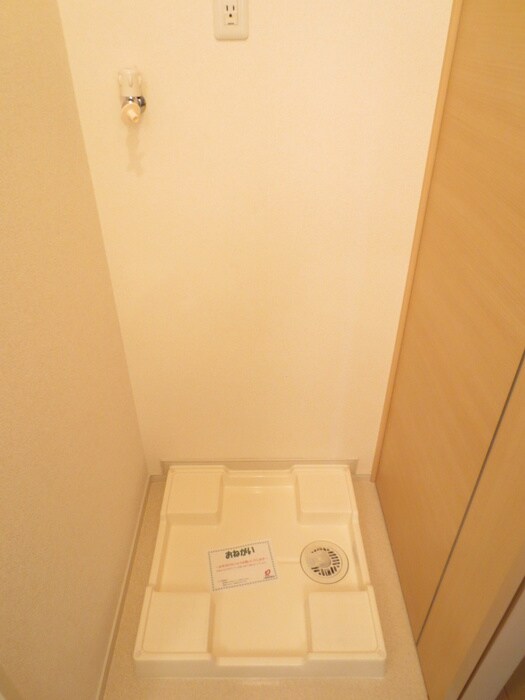 物件内観写真16　(洗濯機置場)