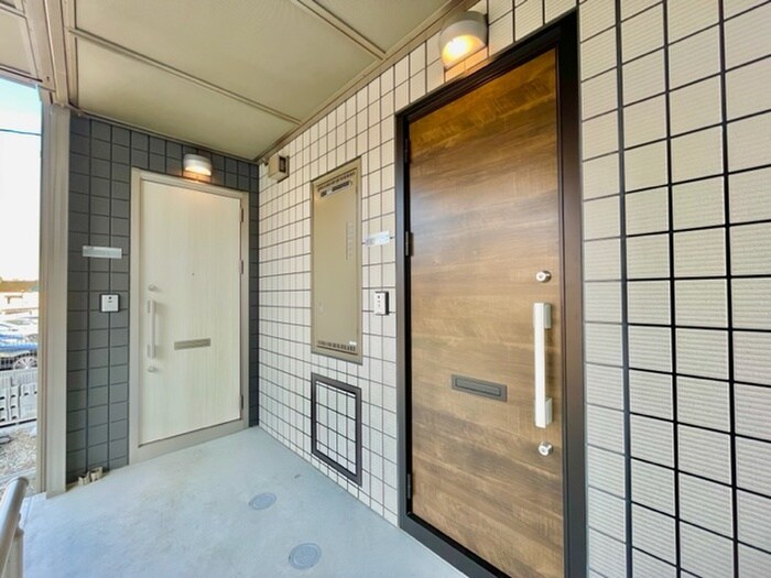 物件外観写真2　(エントランス部分)