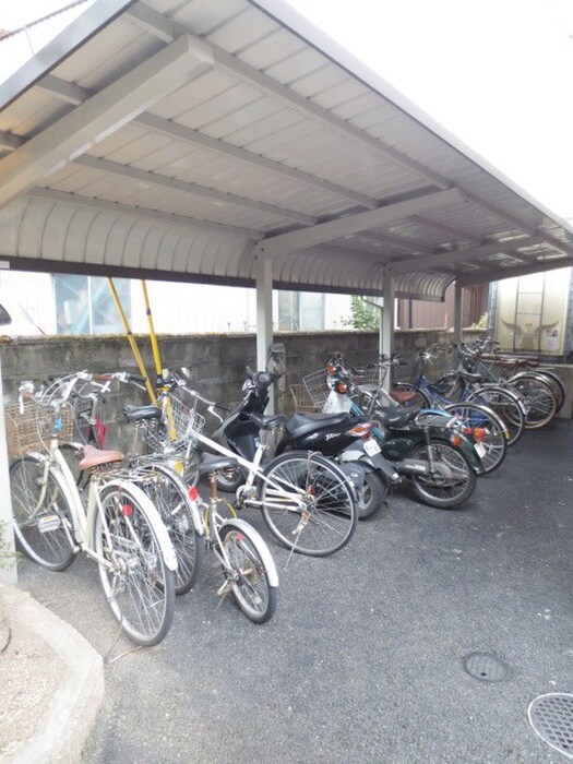 物件外観写真5　(駐輪場)