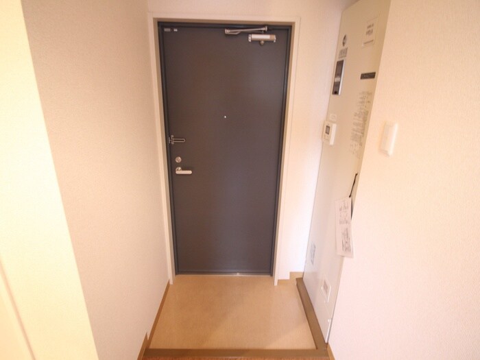 物件内観写真16　(玄関)