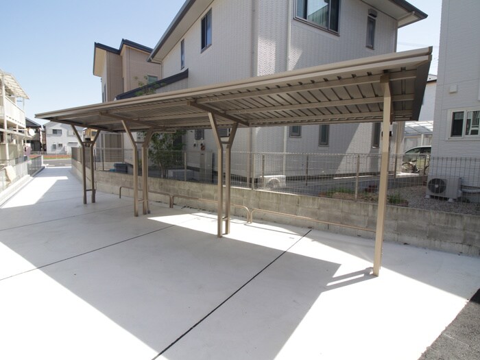 物件外観写真2　(駐輪場)