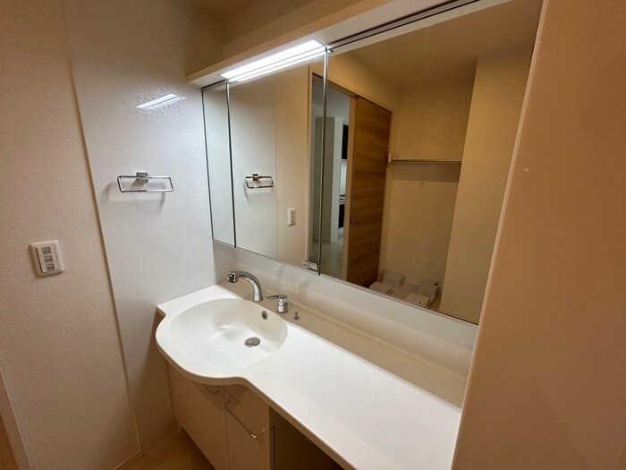 物件内観写真11　(洗面)