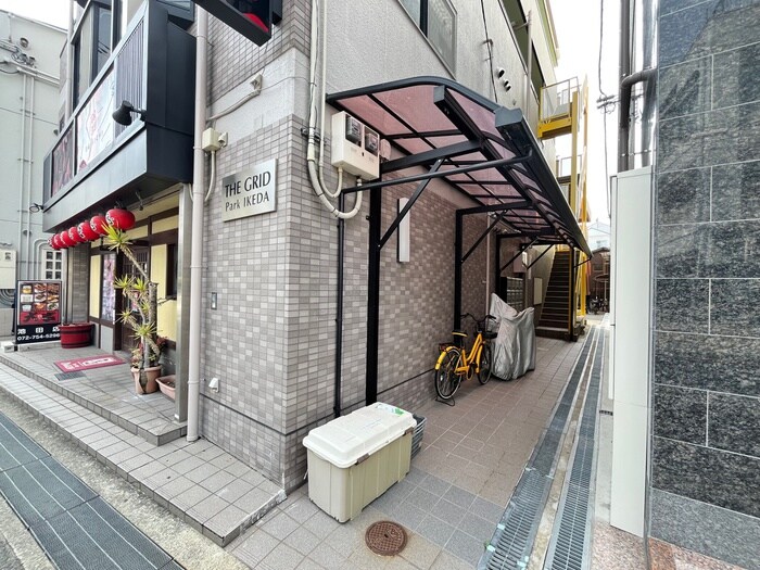 物件外観写真3　(エントランス部分)