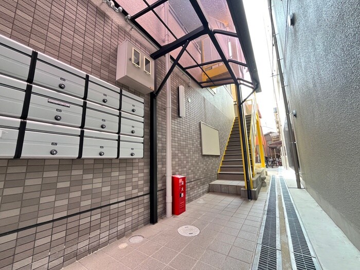 物件外観写真4　(エントランス部分)