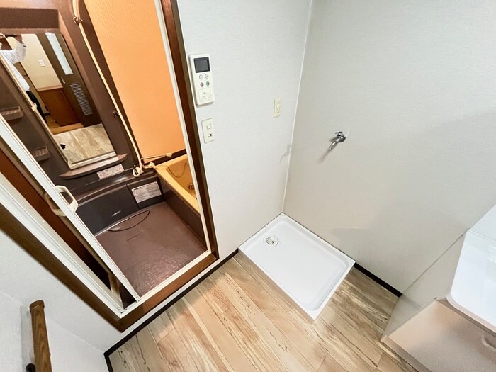 物件内観写真10　(洗濯機置場)