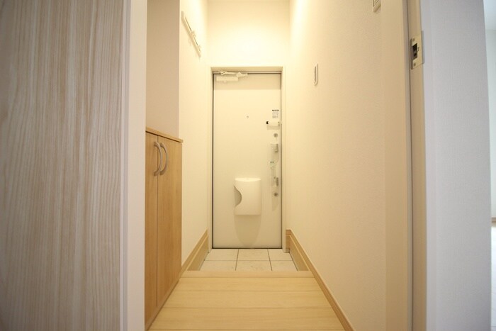 物件内観写真16　(玄関)