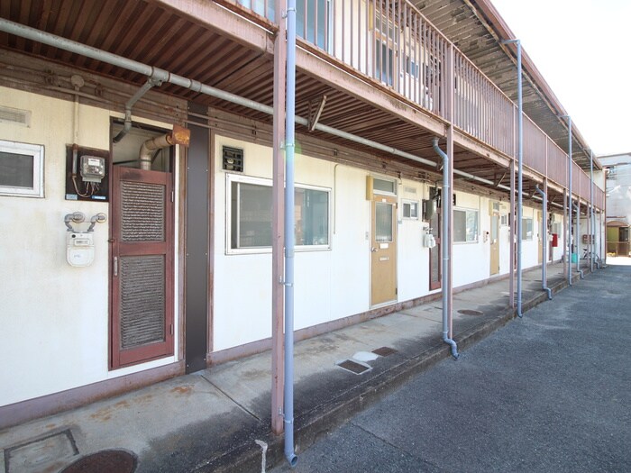 物件外観写真2　(エントランス部分)