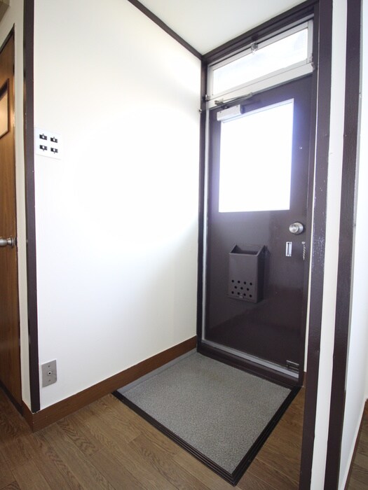 物件内観写真16　(玄関)