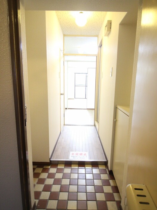 物件内観写真7　(玄関)