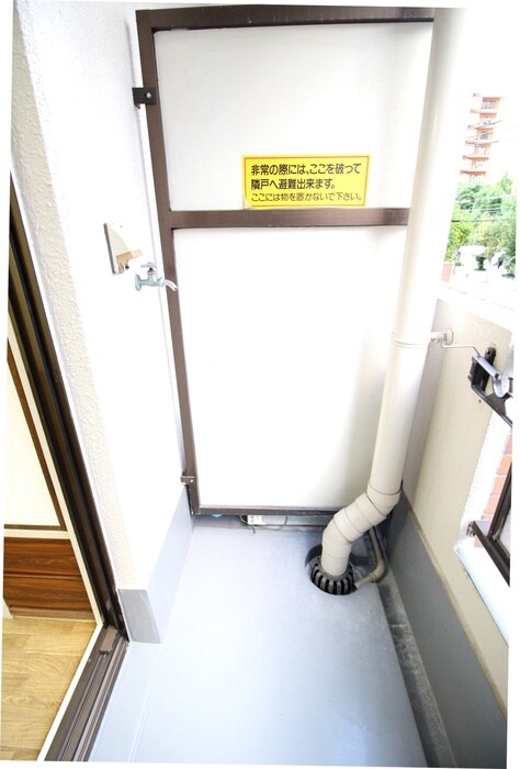 物件内観写真11　(洗濯機置場)