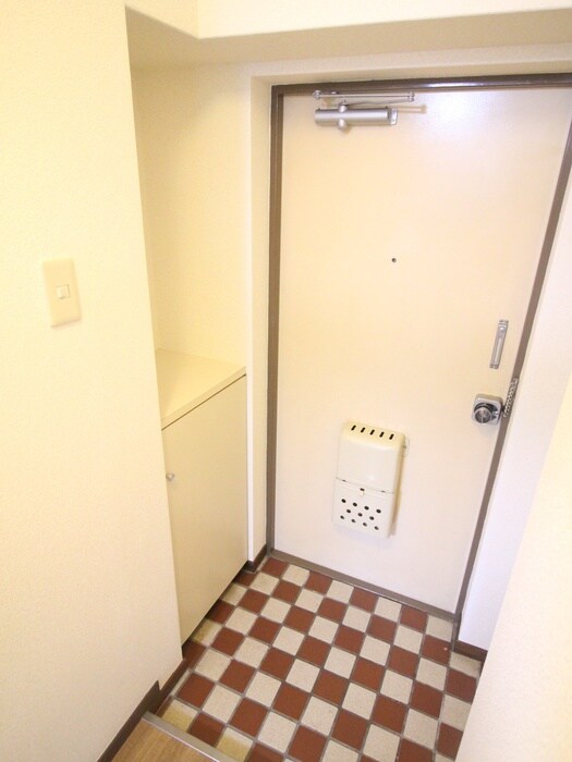 物件内観写真18　(玄関)
