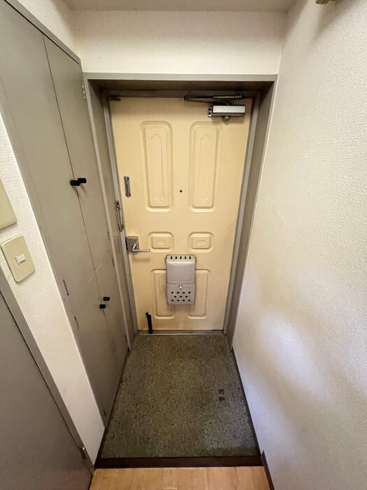 物件内観写真11　(玄関)