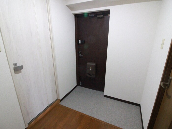 物件内観写真14　(玄関)