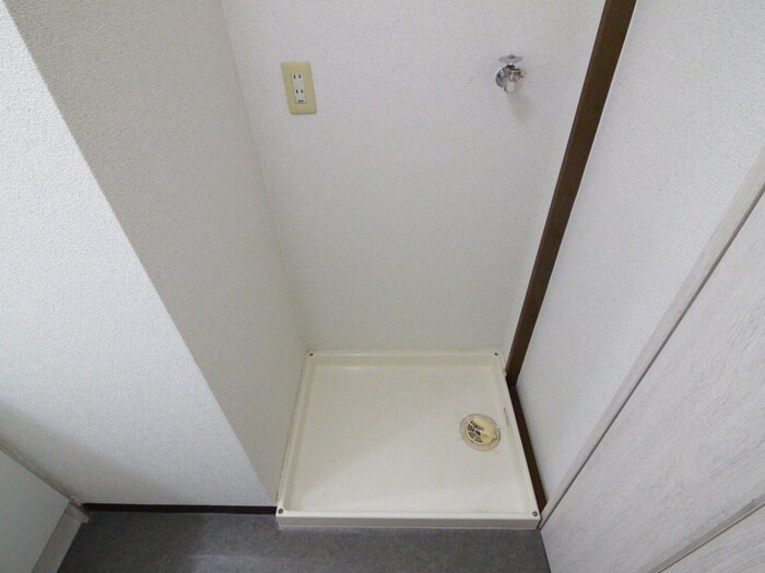 物件内観写真16　(洗濯機置場)