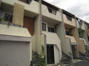如是町連棟貸家外観写真