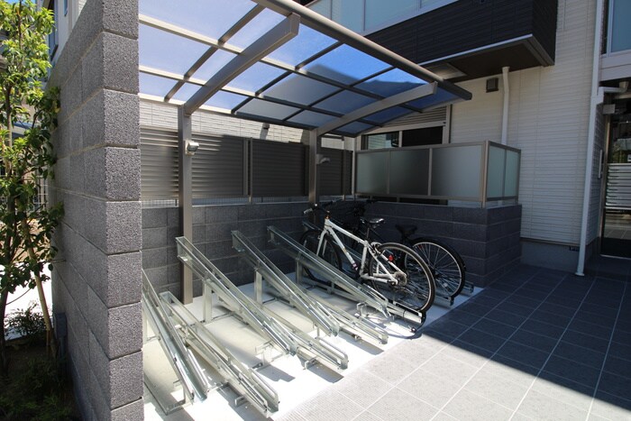 物件外観写真5　(駐輪場)