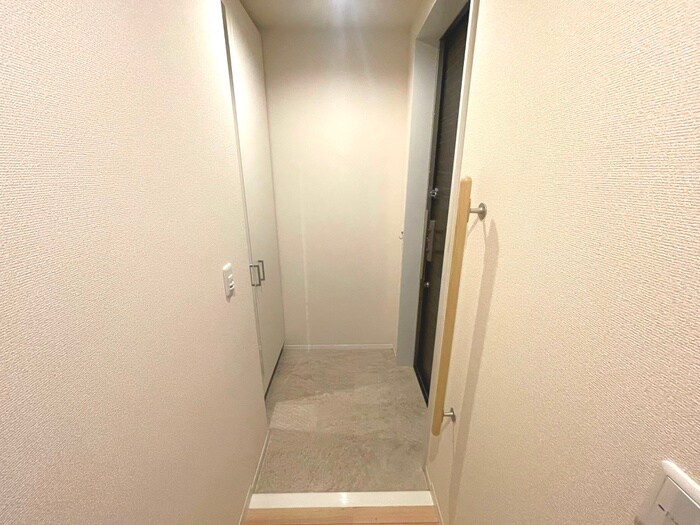 物件内観写真18　(玄関)