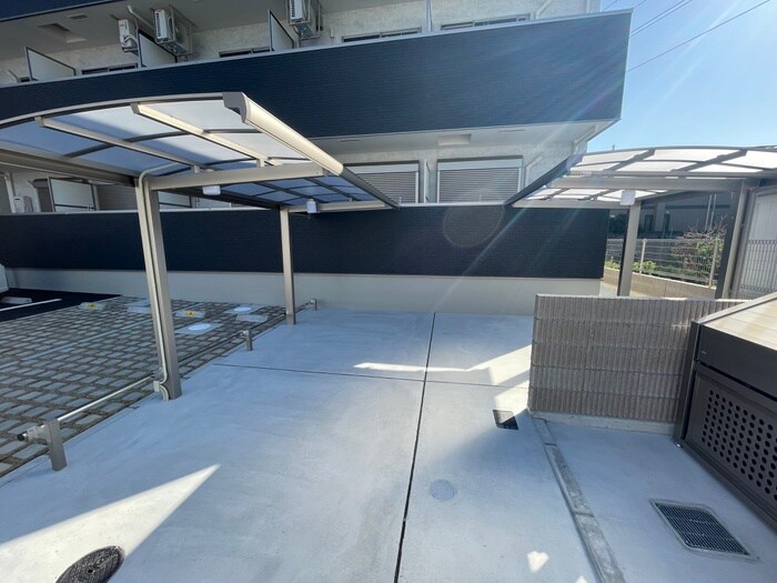 物件外観写真4　(駐輪場)