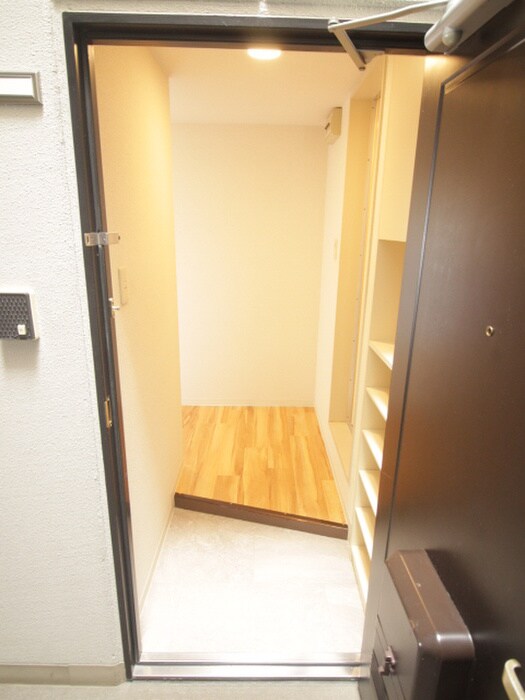 物件内観写真7　(玄関)