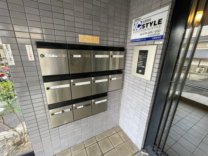 物件外観写真3　(エントランス部分)