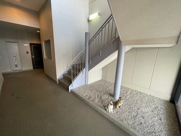 物件外観写真4　(エントランス部分)