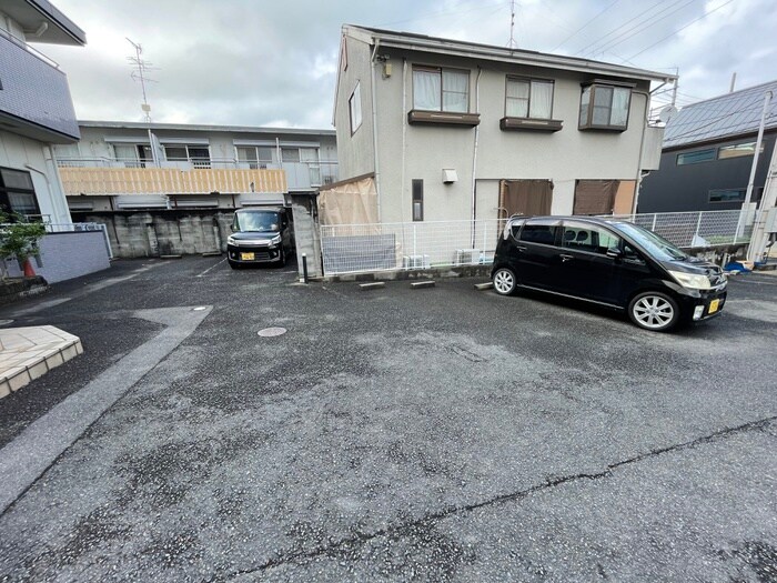 物件外観写真6　(駐車場)