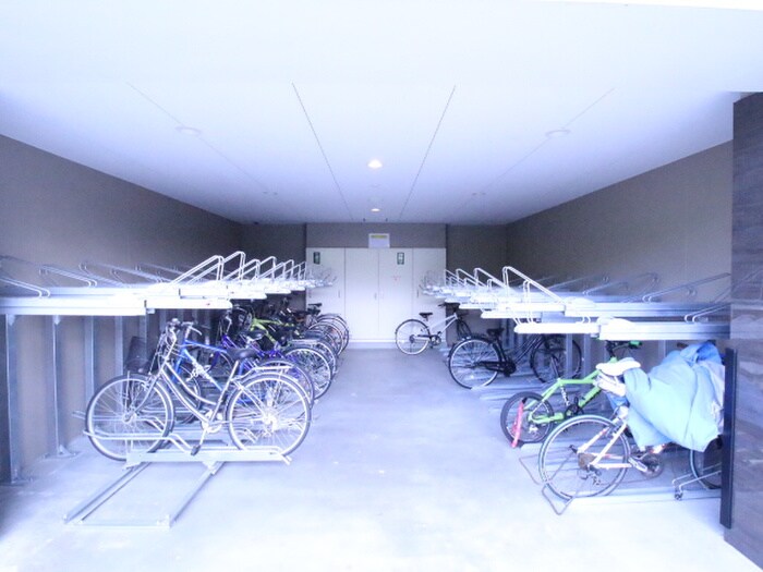 物件外観写真4　(駐輪場)