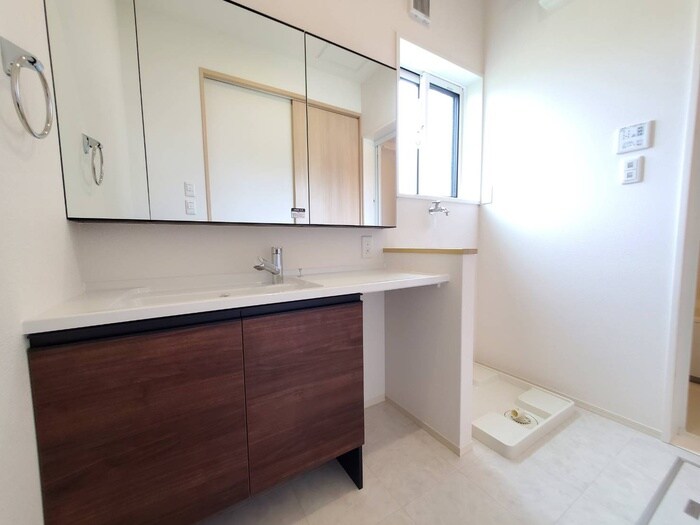 物件内観写真16　(洗面)