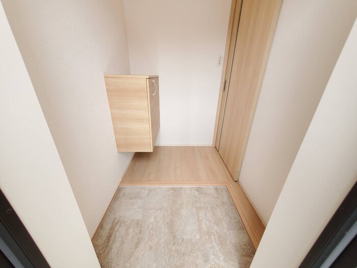 物件内観写真19　(玄関)
