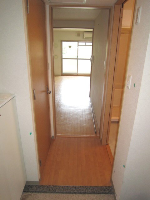 物件内観写真13　(玄関)
