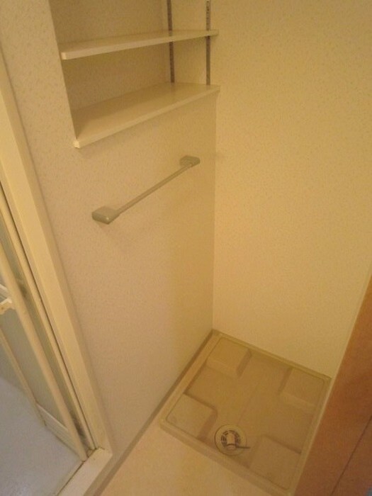 物件内観写真13　(洗濯機置場)