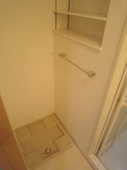 物件内観写真14　(洗濯機置場)