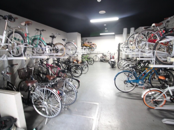 物件外観写真4　(駐輪場)