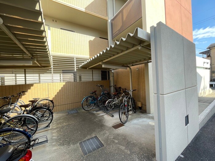 物件外観写真5　(駐輪場)