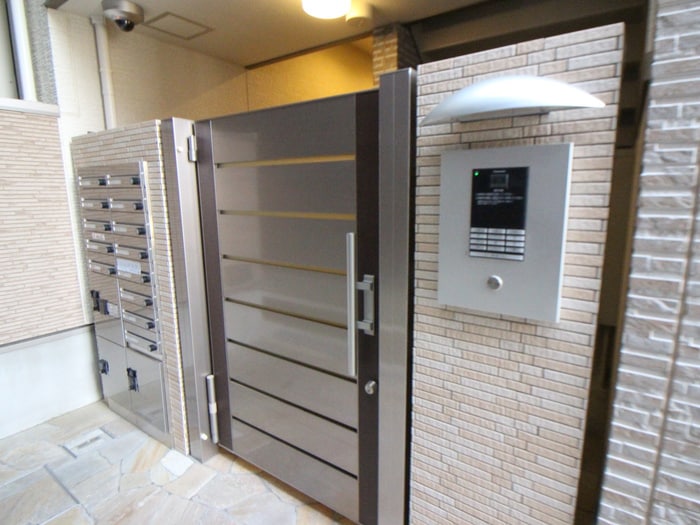 物件外観写真5　(エントランス部分)