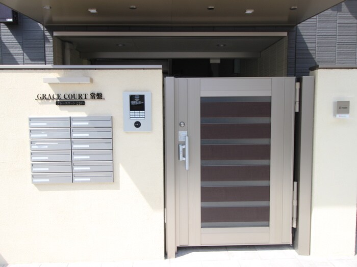 物件外観写真5　(エントランス部分)