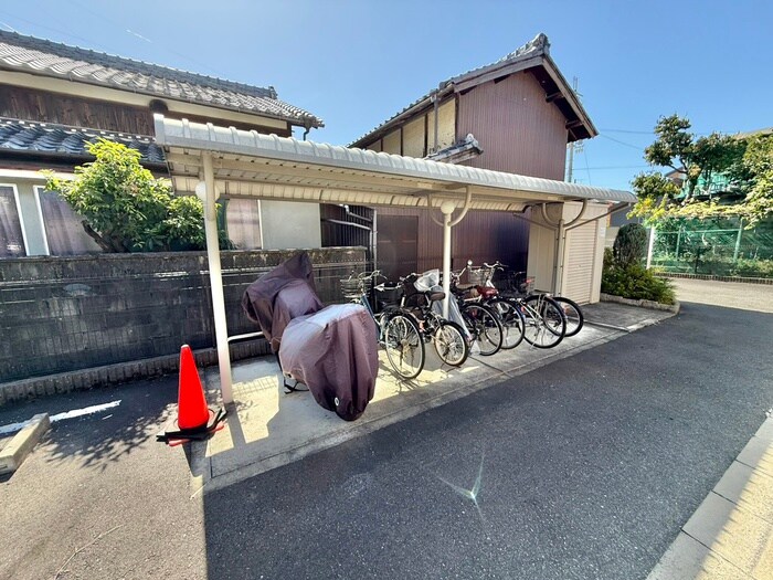 物件外観写真5　(駐輪場)