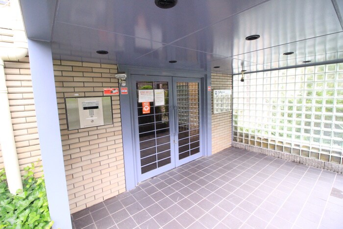 物件外観写真3　(エントランス部分)