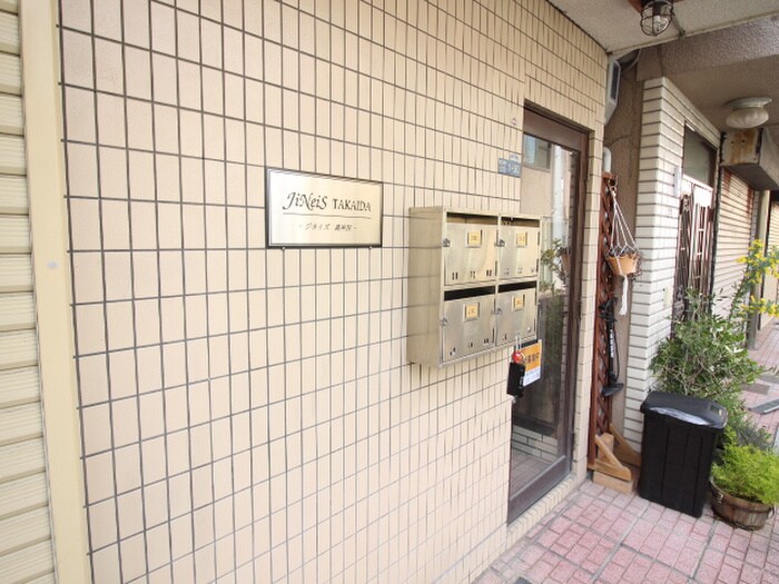 物件外観写真3　(エントランス部分)