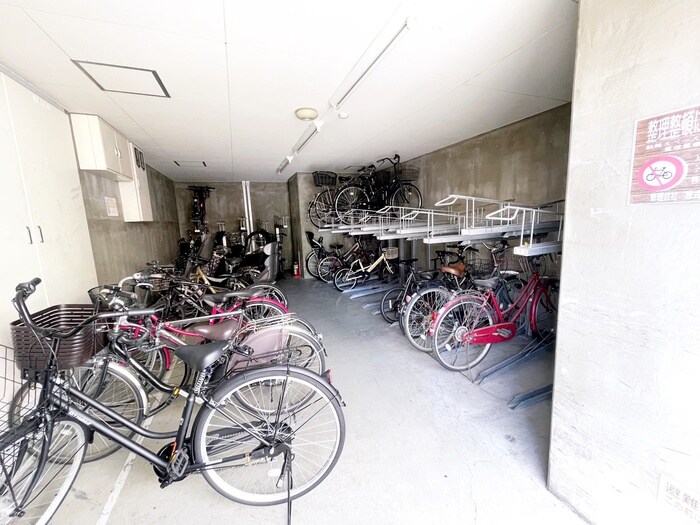 物件外観写真3　(駐輪場)
