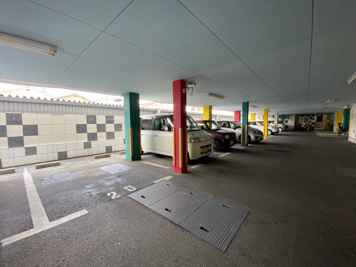 物件外観写真4　(駐車場)