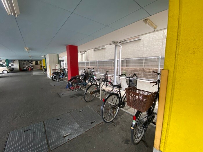 物件外観写真5　(駐輪場)