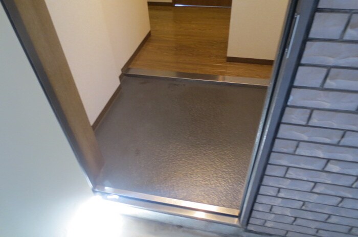 物件内観写真7　(玄関)
