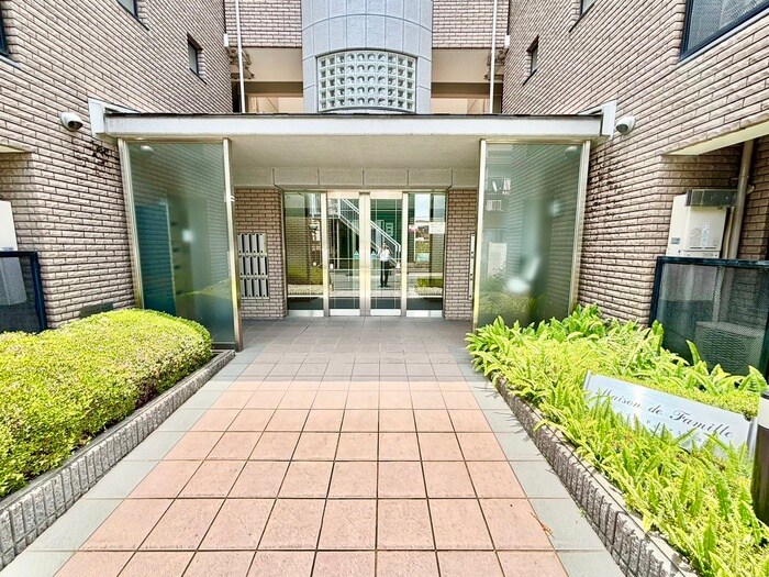 物件外観写真4　(エントランス部分)