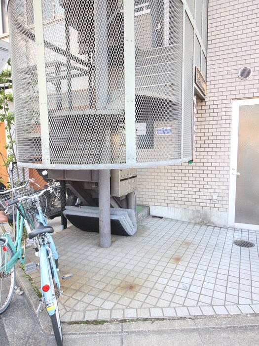 物件外観写真5　(駐輪場)