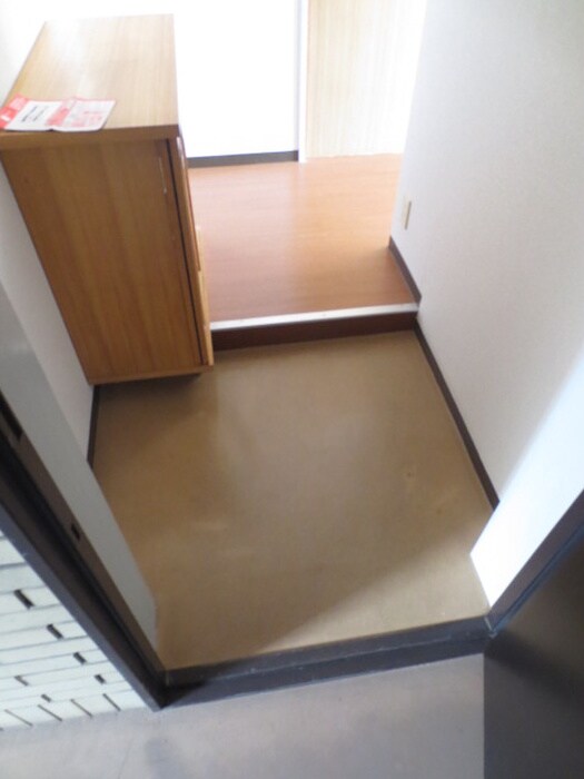物件内観写真4　(玄関)